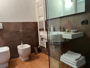 Koupelna v ubytování A Casa Di Paola Suite