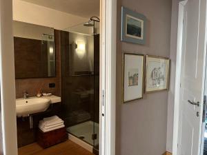 Koupelna v ubytování A Casa Di Paola Suite
