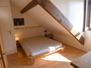 Appartement Annecy, 2 pièces, 4 personnes - FR-1-432-5にあるベッド