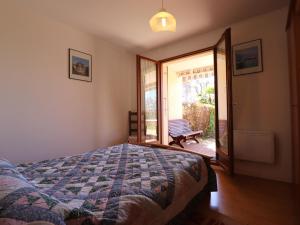 Appartement Annecy, 3 pièces, 6 personnes - FR-1-432-8にあるベッド