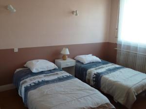 En eller flere senger på et rom på Appartement Annecy, 3 pièces, 6 personnes - FR-1-432-9