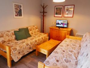Appartement Valfréjus, 2 pièces, 8 personnes - FR-1-468-4にあるシーティングエリア