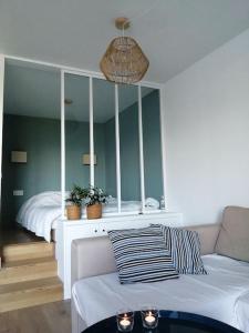 Posteľ alebo postele v izbe v ubytovaní Appartement vue sur mer, 100 m de la plage