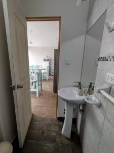 Ένα μπάνιο στο L & P Apart Punta Hermosa