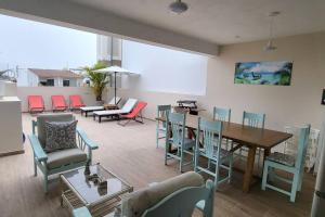 a dining room with a table and chairs at L & P Apart Punta Hermosa in Punta Hermosa