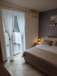 Posteľ alebo postele v izbe v ubytovaní Apartments Joško