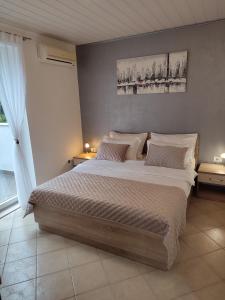 Posteľ alebo postele v izbe v ubytovaní Apartments Joško