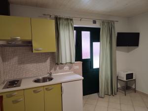 Kuchyňa alebo kuchynka v ubytovaní Apartments Joško