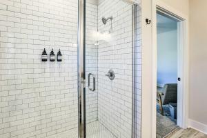 a bathroom with a shower with white subway tiles at Opelika Townhome with Central AandC and Heating! in Opelika +17 photos