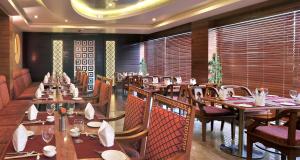 En restaurant eller et andet spisested på Fortune JP Palace, Mysore - Member ITC's Hotel Group