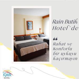 two beds in a hotel room with the words rain bullet hotel die at Rain Hotel in Kizkalesi