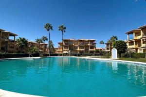 The swimming pool at or close to Novo Sancti Petri, La Barrosa, 2 Beds Room Apartamento by Chiclana Dreams