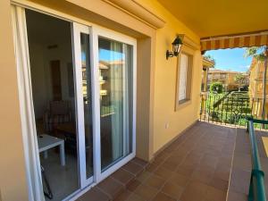 A balcony or terrace at Novo Sancti Petri, La Barrosa, 2 Beds Room Apartamento by Chiclana Dreams