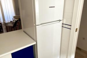 A kitchen or kitchenette at Novo Sancti Petri, La Barrosa, 2 Beds Room Apartamento by Chiclana Dreams