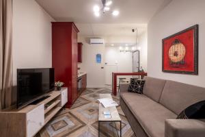Televízia a/alebo spoločenská miestnosť v ubytovaní Athens Exarcheia Vibe 2