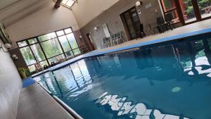 Bazén v ubytování Hotel Diego de Almagro Coyhaique nebo v jeho okolí
