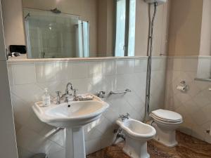 Koupelna v ubytování A Casa Di Paola Suite