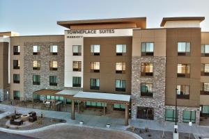 eine Darstellung der Vorderseite des Gebäudes der Torres Suites in der Unterkunft TownePlace Suites by Marriott Albuquerque Old Town in Albuquerque