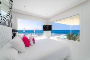 A bed or beds in a room at Lani's Suites de Luxe - Adults Only