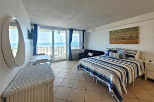 Postel nebo postele na pokoji v ubytování Harbour Beach Resort Unit #517 + 27 fotografií