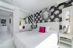 A bed or beds in a room at Lani's Suites de Luxe - Adults Only