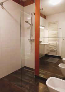 Koupelna v ubytování Apartament Pomarańcza + 6 fotografií