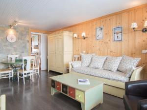 Appartement Tignes, 2 pièces, 5 personnes - FR-1-449-98にあるシーティングエリア