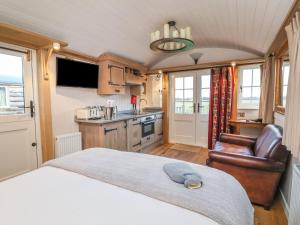a bedroom with a bed and a chair in a room at The White Princess in York +4 photos