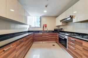 Kuchyň nebo kuchyňský kout v ubytování Vacationer I Sparkle 1 Bedroom I Marina Views I Steps away from Beach I Gym, Pool, Parking & Wi-Fi + 9 fotografií
