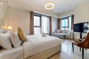 Postel nebo postele na pokoji v ubytování Vacationer I Sparkle 1 Bedroom I Marina Views I Steps away from Beach I Gym, Pool, Parking & Wi-Fi