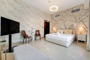 Postel nebo postele na pokoji v ubytování Vacationer I Sparkle 1 Bedroom I Marina Views I Steps away from Beach I Gym, Pool, Parking & Wi-Fi