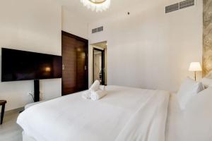 Postel nebo postele na pokoji v ubytování Vacationer I Sparkle 1 Bedroom I Marina Views I Steps away from Beach I Gym, Pool, Parking & Wi-Fi