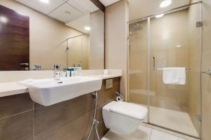Koupelna v ubytování Vacationer I Sparkle 1 Bedroom I Marina Views I Steps away from Beach I Gym, Pool, Parking & Wi-Fi