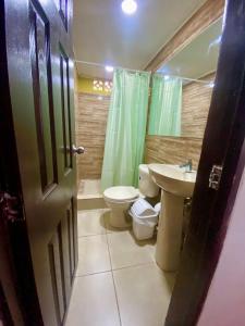 a bathroom with a toilet and a sink at MAGICA CABAÑA EN MEDIO DE LA NATURALEZA in Armenia