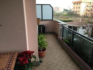 A balcony or terrace at Appartamento Victoria con parcheggio privato
