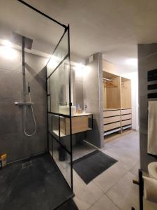 Zdjęcie z galerii obiektu Grasse, superbe 2 pièces à 2 minutes du centre w mieście Grasse +26 zdjęć