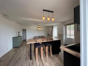 a kitchen with a table and chairs in a room at Charmant logement à Sancerre in Sancerre