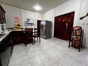 Kuchyň nebo kuchyňský kout v ubytování Solar Energy Presidential Suite