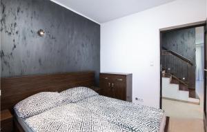 Posteľ alebo postele v izbe v ubytovaní 8 Bedroom Awesome Home In Kamien