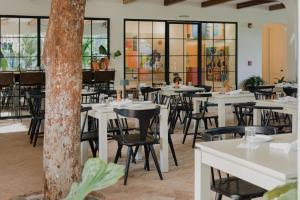 Restoran või mõni muu söögikoht majutusasutuses Sendero Hotel