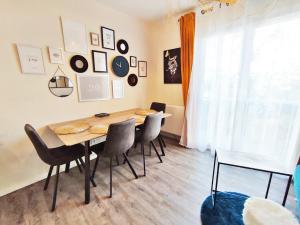 Posedenie v ubytovaní L'Escampette, Duplex T3, centre Luchon, wifi, casier à skis, 4 personnes
