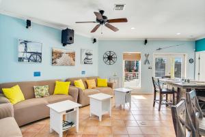 a living room with a couch and a table at LaJuana Iguana - House in Port Aransas