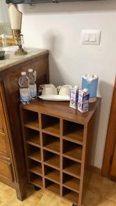 a small wooden table with shelves in a kitchen at Lorenzo il Magnifico in Celano