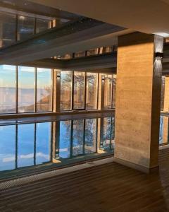 Hồ bơi trong/gần Milmari N 20 Resort