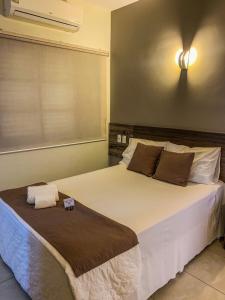 Uma cama ou camas num quarto em Hotel Piratininga Avenida Amazonas - Rondonópolis