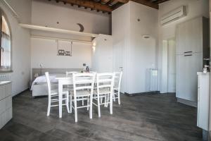 A kitchen or kitchenette at Fattoria Palazzeta - Pet & Family Friendly