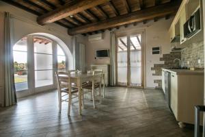 A television and/or entertainment centre at Fattoria Palazzeta - Pet & Family Friendly