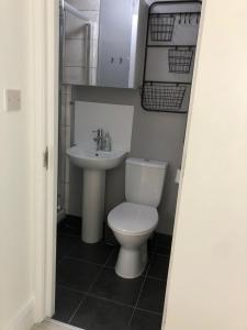 Et badeværelse på Wellesley Avenue, Queens Quarter