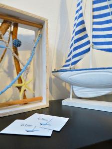 a table with a model of a boat on a shelf at La Feluca Rooms & Breakfast in Messina +55 photos
