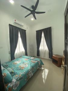 En eller flere senger på et rom på HOMESTAY TOK BALI